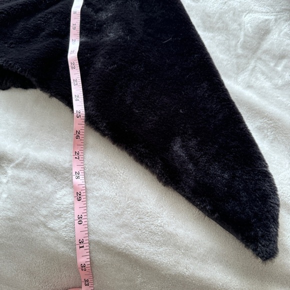 Black Faux Fur Vest Boho Chic Minimalist Layering Piece Knit Back One Size - Picture 8 of 11